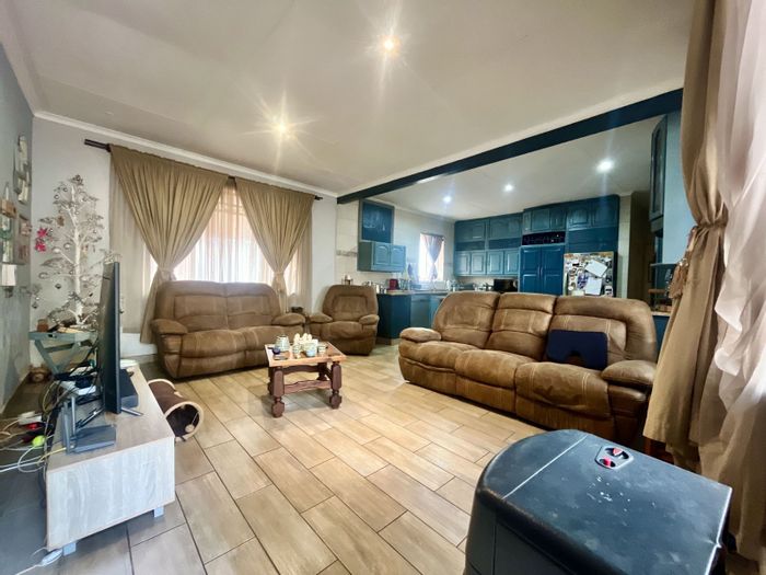 For Sale: Spacious 4-Bedroom House with Flatlet, Pool in Silverton.
