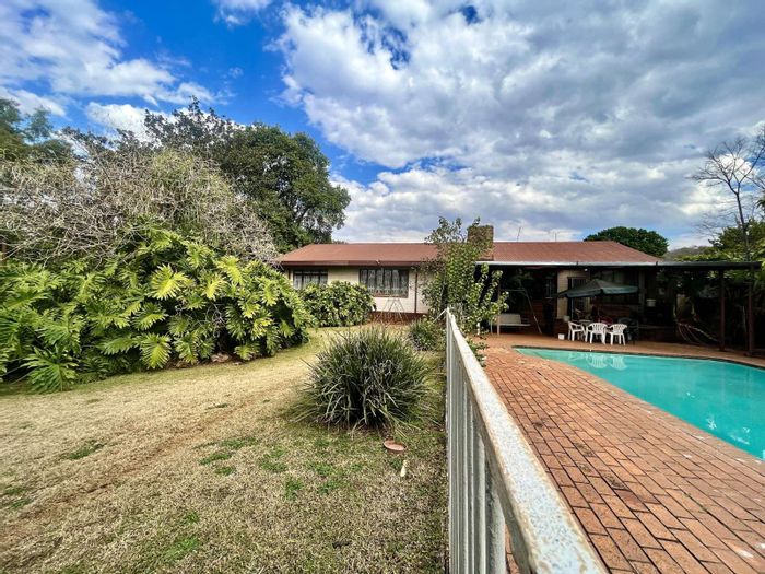 For Sale: 4-Bedroom House with Flatlet, Pool, and Borehole in Silverton.