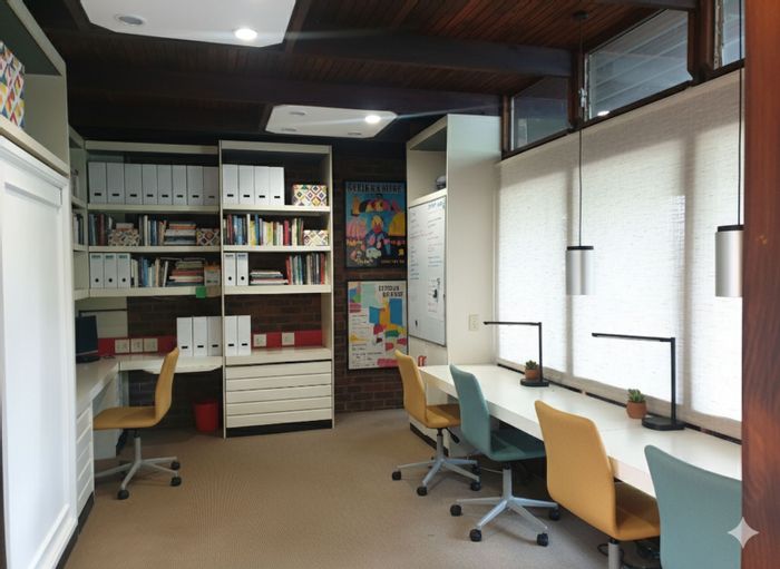 Muckleneuk House For Sale: 3 Bedrooms, 2 Bathrooms, Ideal for Students and Families.