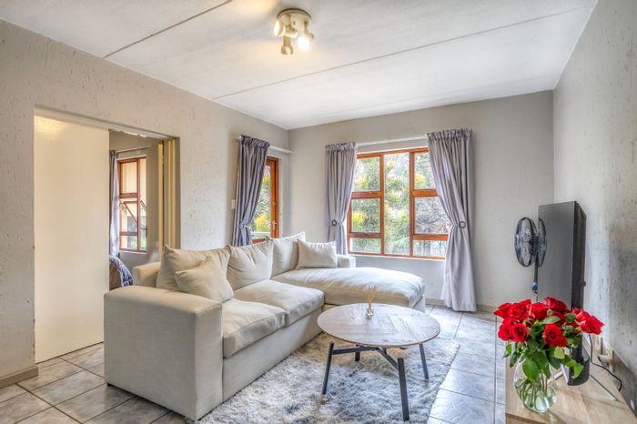 Ferndale Apartment For Sale: 1-Bedroom, Balcony, Secure Complex, Tenant in Place.