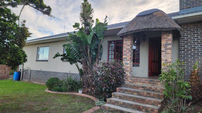 For Sale: House in Westering with 3 bedrooms, garage, braai area, and garden.