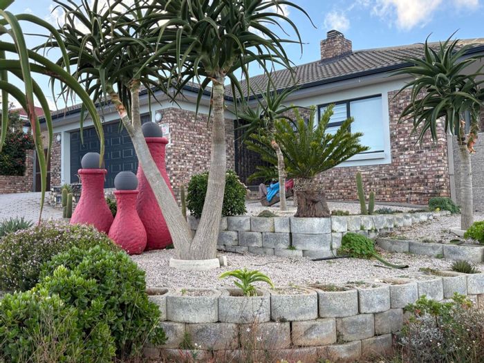 For Sale: House in Dana Bay with entertainment area, solar system, and garden.