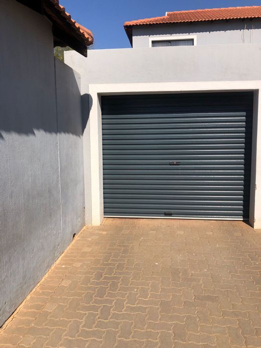 2 Bedroom townhouse for sale in Amandasig with secure access and ample parking.