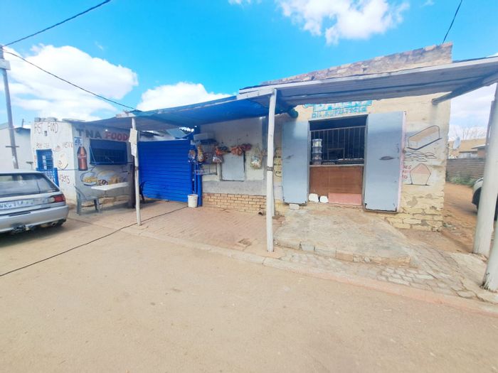 For Sale: Mamelodi East House with rental income, spaza shops, and tenant-ready rooms.