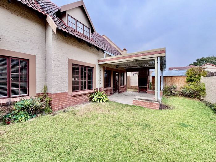 Equestria Townhouse For Sale: 3 Bedrooms, private garden, secure complex, convenient location.