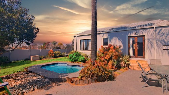 Zwartkop House For Sale: Secure estate, pool, garage, and spacious yard.