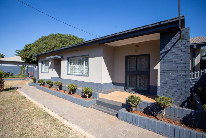 House for Sale in Mokopane Central: 3 Bedrooms, Flat, Large Erf, Income Potential.