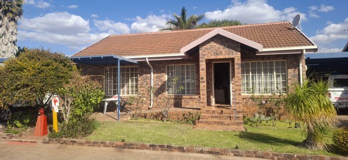 2-Bedroom Townhouse in Flora Park For Sale: Low-maintenance, secure living with community amenities.