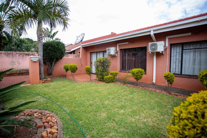 Family home for sale in Chroompark with office, pool, and double garage.