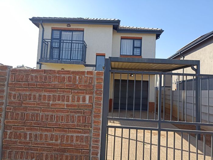 3 Bedroom House To Rent in Albertsdal with garage and ample parking.