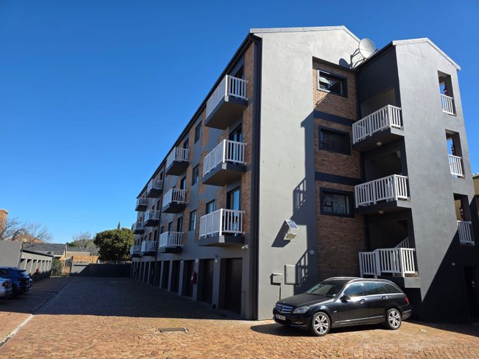Audas Estate Apartment For Sale: 2 beds, garage, mountain views, secure living.