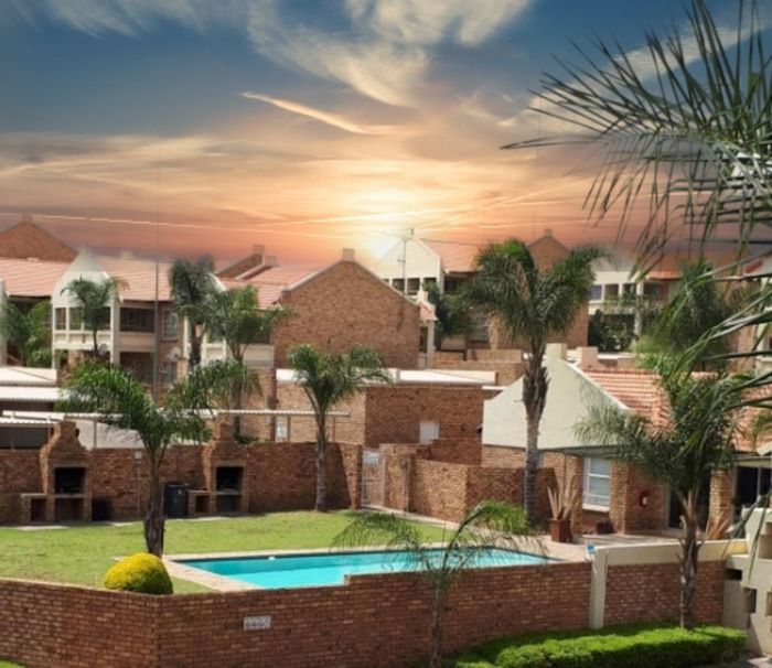 Celtisdal Apartment To Rent: 2 bedrooms, garden, garage, pool, and braai facilities.