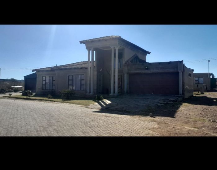 3-bedroom house in Kokosi for sale with garden and secure parking.