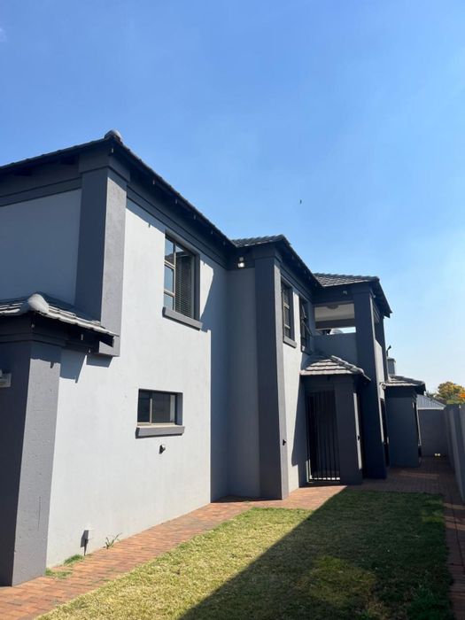 For Sale: House in Annlin with 3 beds, security estate, and outdoor entertaining.