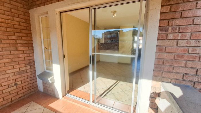 2-Bedroom Apartment in Die Hoewes For Sale – Secure complex, near amenities and Gautrain.