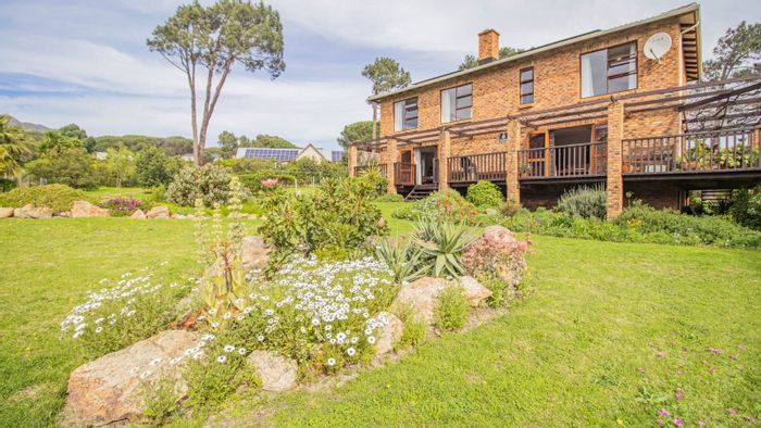 For Sale: Spacious house in High Riding Country Estate with agricultural potential.