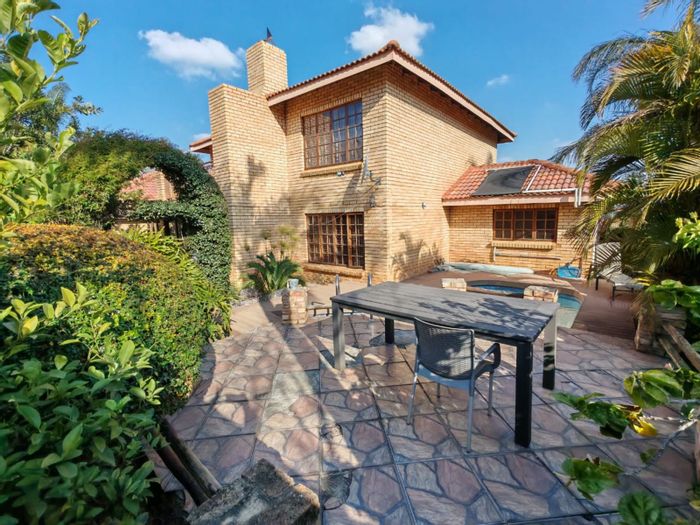 House To Rent in Amberfield Ridge: 4 beds, 3 baths, pool, pet-friendly.
