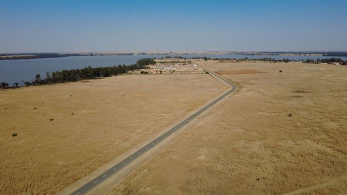 Vaal Marina Central: For Sale - Vacant Land Residential with dam views and wildlife access.