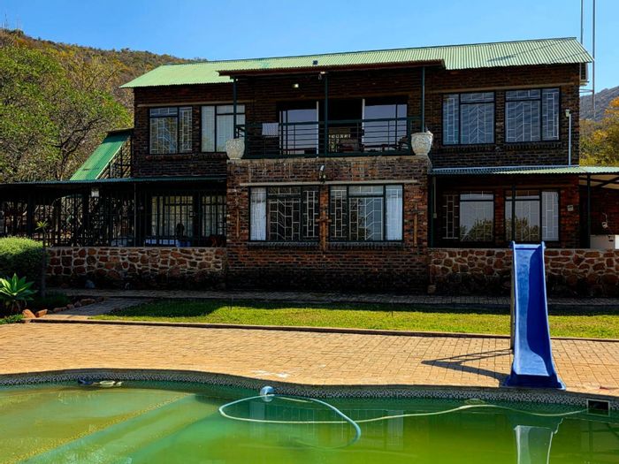 For Sale: 42Ha Farm in Mookgopong Rural with multiple homes and water resources.