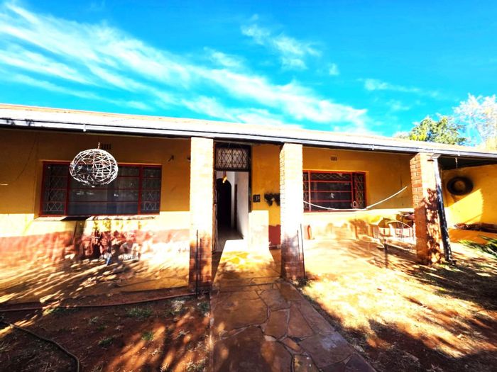 Beaconsfield House For Sale: 3 bedrooms, 2 bathrooms, bachelor flat, double carport.