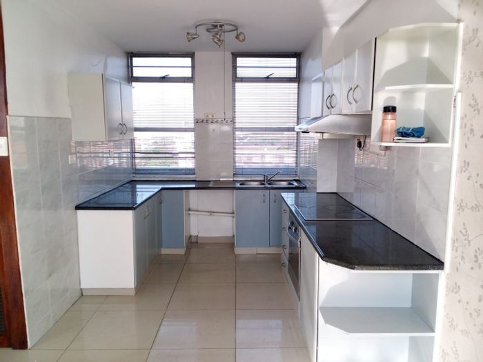 Essenwood Townhouse To Rent: 3 Bedrooms, Balcony, Parking, Water Included.