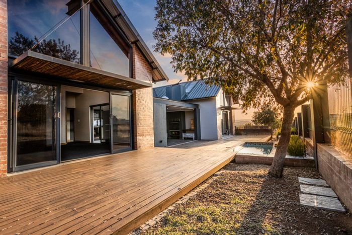 For Sale: House in The Hills Game Reserve Estate with pool, staff quarters, and wildlife.