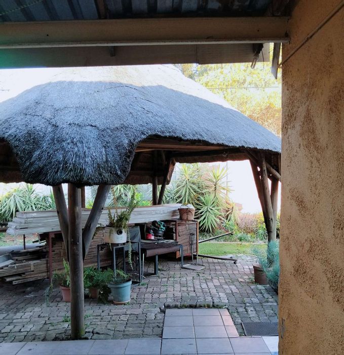 Florida North House To Rent: 3 beds, solar power, garden, pet-friendly, ample parking.