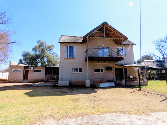 For Sale: Farm in Ventersdorp Central with spacious home, pool, and additional buildings.