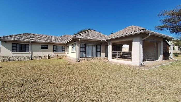 Koro Creek Golf Estate House For Sale: Spacious living, entertainment room, golf course access.