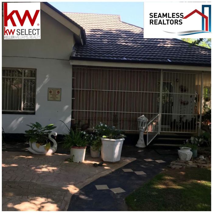 For Sale: Spacious 4-Bedroom House in Makwassie Central with extensive amenities.