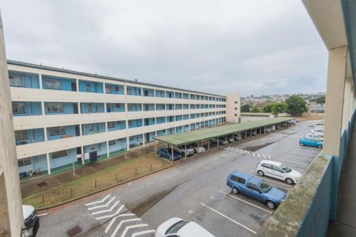 For Sale: Apartment in Gelvan Park with 2 bedrooms, kitchen, and amenities nearby.