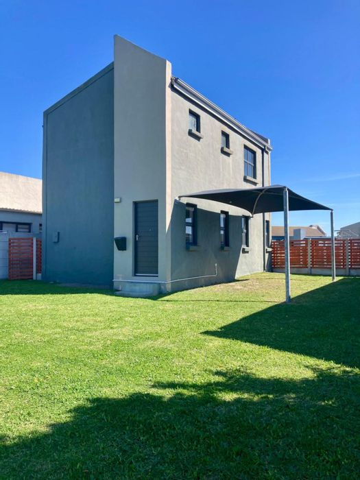 For Sale: 3-Bedroom Townhouse in Bridgemeade with spacious yard and secure estate.