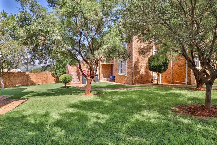 For Sale: 3-Bedroom Cluster in Wilgeheuwel with communal gardens and secure access.