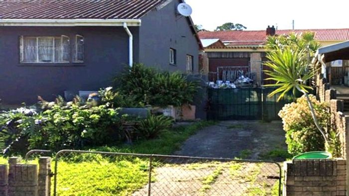 3-Bedroom House in Stoneydrift For Sale, Includes Lounge, Dining, and Kitchen.