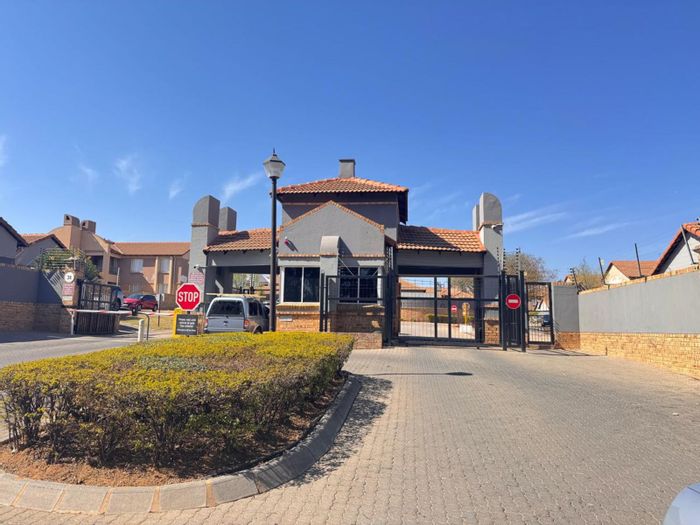 For Sale: 3-Bedroom Apartment in Carlswald with garden, garage, and clubhouse.