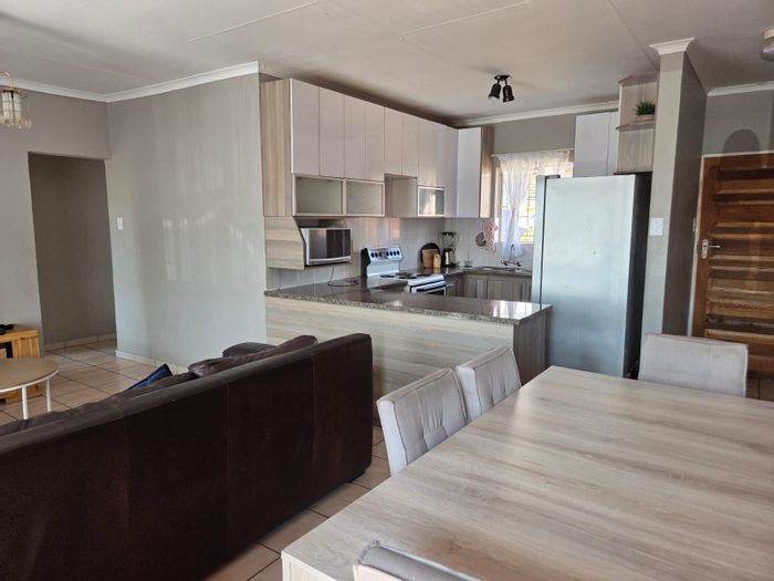 2-Bedroom Townhouse For Sale in Bendor with private backyard and prepaid electricity.