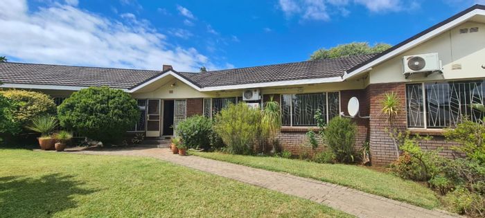 House for Sale in Kuruman Central: 4 Bedrooms, Pool, Study, Double Garage.