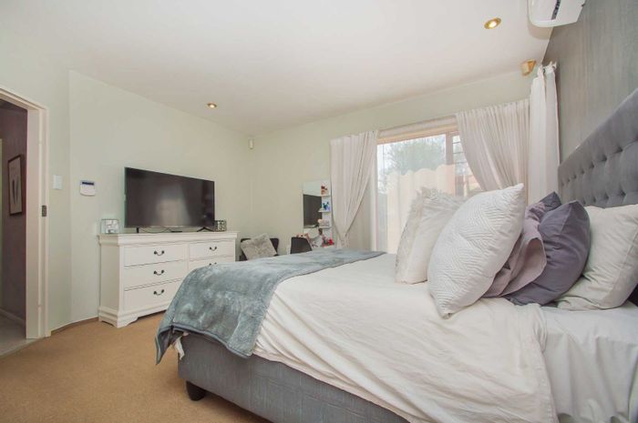 House for Sale in Randpark Ridge: Spacious living, solar panels, pet-friendly garden.