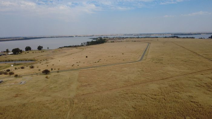 Vaal Marina Central: For Sale - Vacant Land Residential near game reserve, no levies.