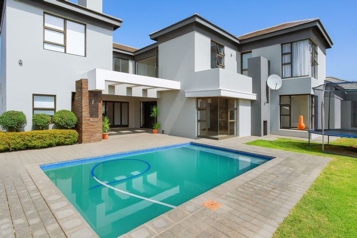 Spacious 5-bedroom house with pool and secure estate in Helderwyk, For Sale.