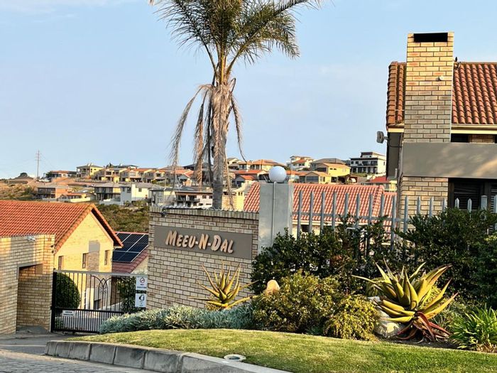 For Sale: Townhouse in Seemeeu Park with 3 Bedrooms, Office, and Solar Power.