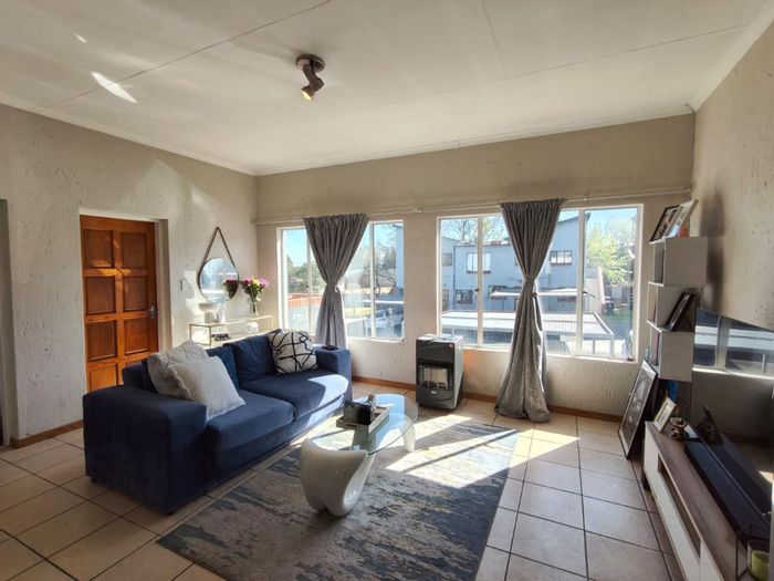 For Sale: 1-Bedroom Apartment in Ferndale with balcony, pool, and secure parking.