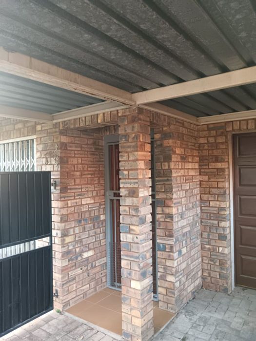 2-Bedroom Townhouse for Sale in Wapadrand with pool, office space, and secure parking.
