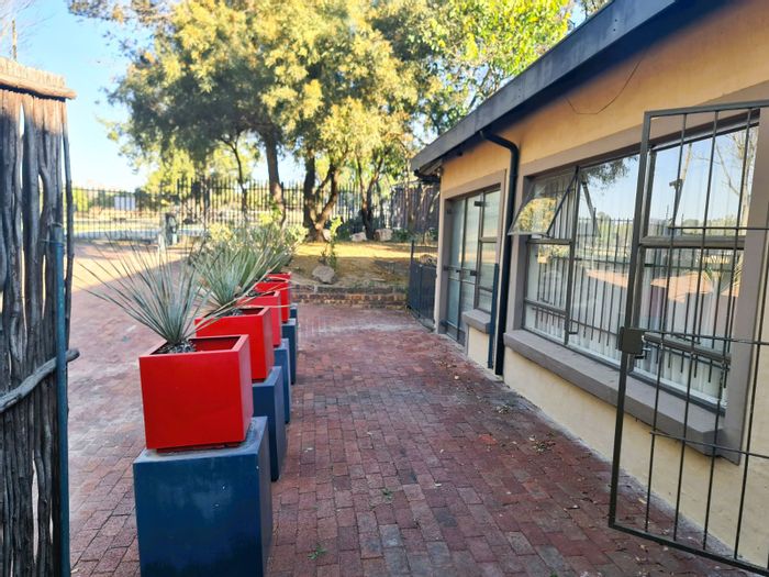 2-Bedroom Apartment in Mnandi To Rent with en suite bathrooms and WiFi option.