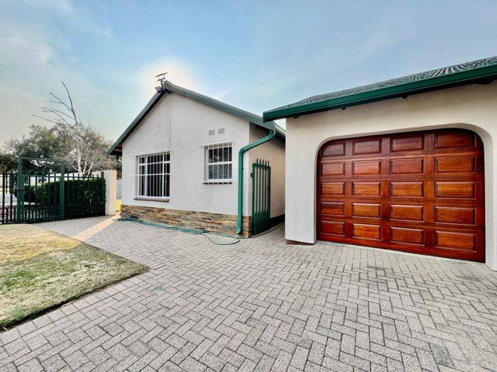 For Sale: Spacious 4-bedroom house in Secunda Central with entertainment area and study.
