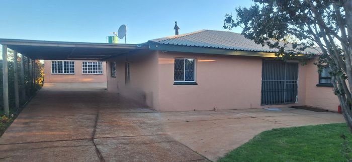 Wheatlands AH Farm For Sale: Income-generating smallholding with multiple rental units.