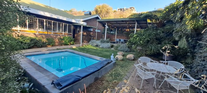 For Sale: House in Villieria with cottage, pool, borehole, and secure parking.