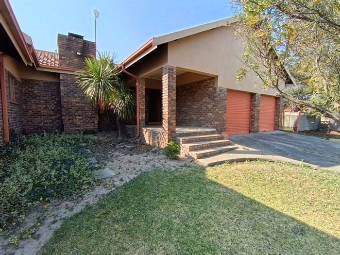 5-Bedroom House For Sale in Nederlandpark with garden, lapa, and borehole.