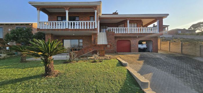 House in Dana Bay To Rent: Ocean views, 3 bedrooms, office, and braai room.