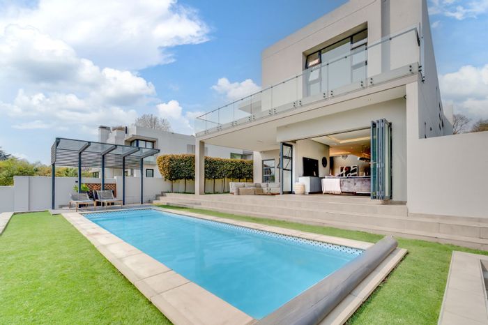 Bryanston House For Sale: 5 en-suite bedrooms, pool, solar, security, and more.